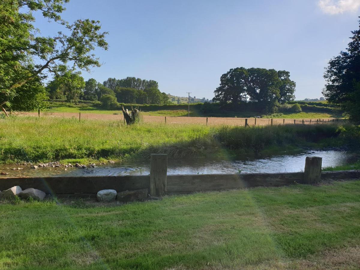 Riverside Cabin in Shropshire Oswestry Buitenkant foto